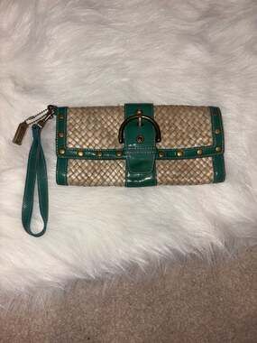 Vintage Coach Soho Woven Straw and Green Patent Leather Buckle Wristlet Clutch